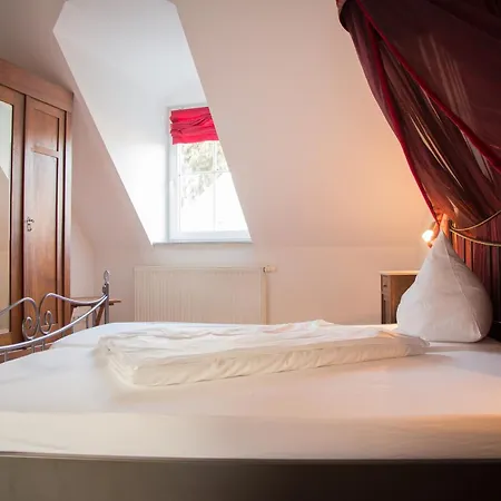Weingut Weinstube Weinhotel Wolf Nocleg ze śniadaniem *