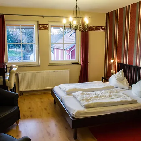 住宿加早餐酒店 Weingut Weinstube Weinhotel Wolf Harxheim