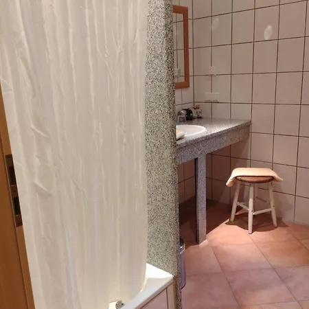 Weingut Weinstube Weinhotel Wolf 住宿加早餐酒店