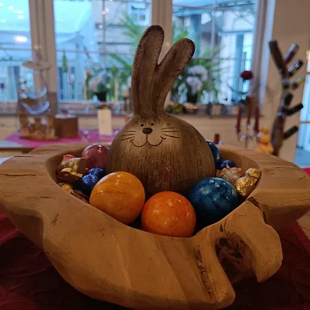 Weingut Weinstube Weinhotel Wolf 住宿加早餐酒店 Harxheim