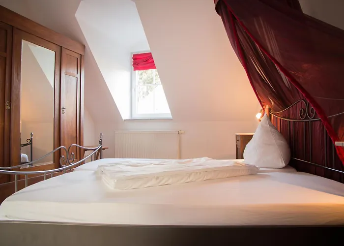 Weingut Weinstube Weinhotel Wolf Alojamento de Acomodação e Pequeno-almoço 3*