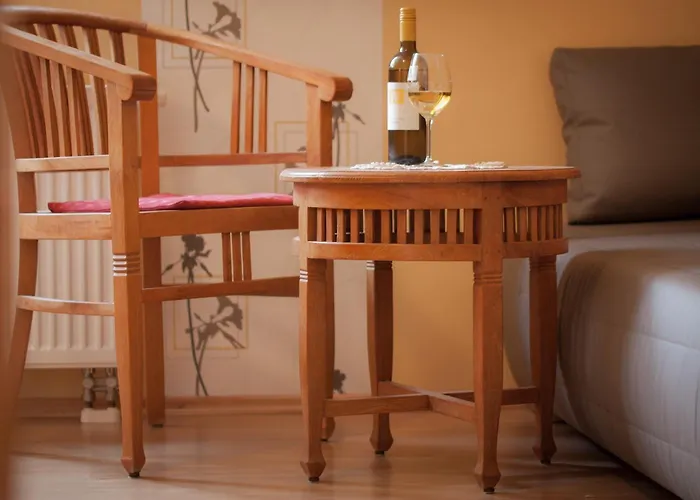 Alojamento de Acomodação e Pequeno-almoço Weingut Weinstube Weinhotel Wolf 3*