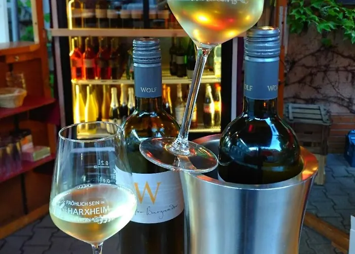 Alojamento de Acomodação e Pequeno-almoço Weingut Weinstube Weinhotel Wolf 3*